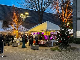 marché de Noël à la tombée de la nuit